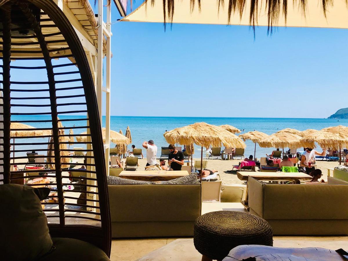 Cubaneros Holiday Inn Laganas Bagian luar foto