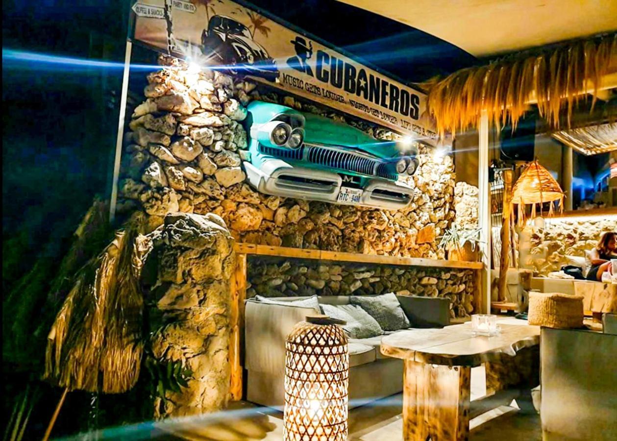 Cubaneros Holiday Inn Laganas Bagian luar foto